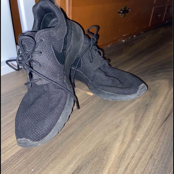 Nike Roche - Picture 3 of 3